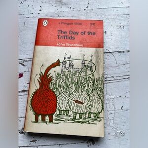 The Day of the Triffids by John Wyndham - Vintage Penguin Publishing Book